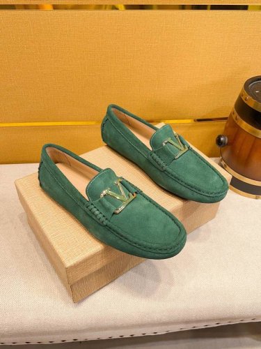 Louis Vuitton Lv豆豆鞋系列，每一步骤均紧随原厂工艺技术流程制作出货，选用皮料均是进口牛猄 磨砂皮+猪皮内里+品牌大扣，版型设计奢华大气，完美诠释