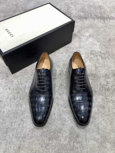 Gucci 男士经典牛津鞋男士商务正装皮鞋 经典款 极致艺术 全鞋采用进口打蜡饮奶牛牛皮古法手工描改擦色 黑灰 精挑细选 毛孔细腻 光泽度极好 质感柔软 韧性强