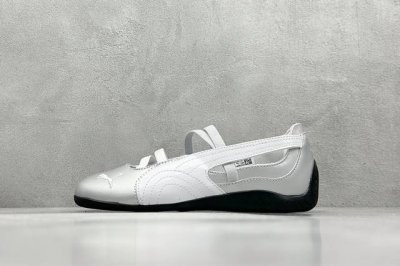 puma Speedcat 舒适百搭 低帮 芭蕾鞋 #朴彩英 Rose 同款 配色酷感拉满 低帮设计超显脚踝纤细 上脚轻盈又舒适 不管日常出街还是运动都适配 防