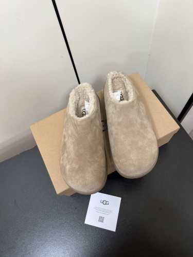 UGG 新款秋冬卷毛小土豆穆勒鞋 慵懒随性的代表 版型与品质是市场独一无二的 款式真的很高级 这下真的狠狠入坑了～ 材质：牛反毛面料，羊卷毛内里，原版成型大底！