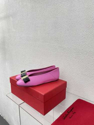 奶奶鞋 小羊皮 舒适 拼色 平底蝴蝶结 经典五金扣件 鎏金工艺 Ferragamo 玫红 24 菲拉格慕 平底鞋拖鞋 今期高频曝光 人对Fam刮目相看加上各路明