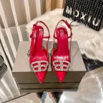 橙子出厂价p balenciaga 巴黎世家新款 水钻Bb扣尖头高跟凉鞋 高跟鞋 巴黎世家的鞋子绝对开了挂 整双鞋的精髓就是它的鞋头了 够长够尖 并且不带臃肿感