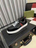 出厂价Pp： Gucci 古奇官网男士休闲鞋同步款，鞋面选用牛皮配进口新品牌元素 古奇，彰显不俗的气息，设计简约套脚款型 超级百搭 内里皮，气垫橡胶大底 ，码数