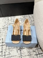 PRADA 普拉达 25 早春新款 粗跟圆头 蝴蝶结玛丽珍 经典时尚配色 毫不费力的优雅风来袭 时髦 精致绝美包头 外穿时尚气质简约新款日常美出高级感，上脚超好