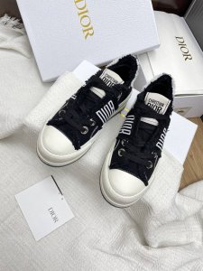 dior 迪奥Walk‘N系列 厚底流须帆布鞋 休闲运动鞋这款 Walk’N‘Dior 厚底运动鞋是一款时尚单品，提升该系列的格调。Oblique 印花棉质刺绣