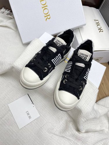 dior 迪奥Walk‘N系列 厚底流须帆布鞋 休闲运动鞋这款 Walk’N‘Dior 厚底运动鞋是一款时尚单品，提升该系列的格调。Oblique 印花棉质刺绣