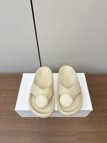 罗意威 Loewe 24S春夏新款 Ease 泡泡夹脚 沙滩鞋 凉拖鞋 原版购入开发做货 乳胶材质 舒适度极高 非常具有辨识度 美貌与实用并存舒适而不单调的拖鞋