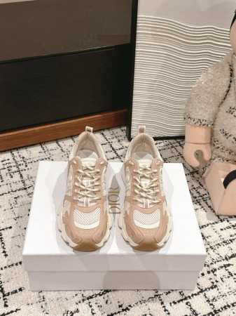顶级品质 dior fw24 new arrival～ cd 2024 Chrono 运动鞋新品 看着一般，上脚贼好看绝绝子单品！ 每一个细节都是时髦焦点啊！关 - 点击图像关闭