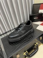 出厂价pp： Boos 男鞋休闲鞋原单品质鞋面采用进口小牛皮，超透气舒适内里做工精细，高端大气。有时尚典范造型。发泡透明耐磨大底，穿着舒适，值得拥有。码数：38