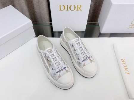 D家~Dior迪奥2024新款厚底刺绣布鞋，顶级进口电脑针车刺绣面料！鞋底使用最高版本TPU材料，不像市面上那些橡胶以差充好，边沿流畅自然，鞋底车线均匀，细致， - 点击图像关闭