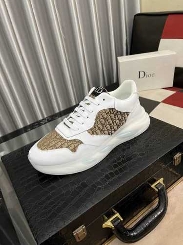 出厂价pp： Dior迪奥 新款精心打造，引爆全场！不断创新的国际品牌 此款男士潮男运动休闲鞋，鞋面选用品牌专用布料，真皮垫脚，橡胶防滑大底，透气舒适以质量说话