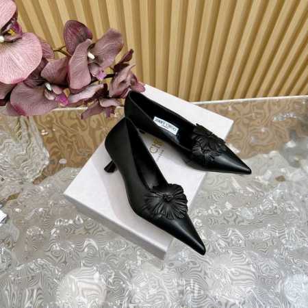 高版本jimmy Choo 花朵 玛丽珍鞋单鞋 凉鞋 单鞋 你衣柜里裙子最好的伴侣，相信我就佩服jc家的高跟鞋履设计师把女人的心理把握的很到位，做出来的鞋子绝对 - 点击图像关闭