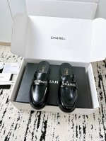 Chanel 25 A春夏拖鞋 专柜同款 夏日百搭神器来啦 每年必入的经典款小香拖今年设计更显高级感 原版材质1:1定制 细节满分从正品开发 品质绝对在线 不管