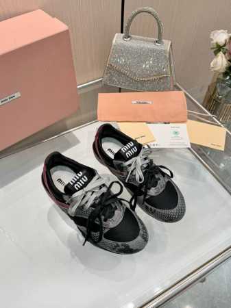 miumiu 先出女款.Size：女35-40 缪缪Miumiu 2025Vs春夏新款休闲鞋系列 专柜主打最新款 休闲鞋硬货上新 代购级别！高级感十足！国内外博 - 点击图像关闭