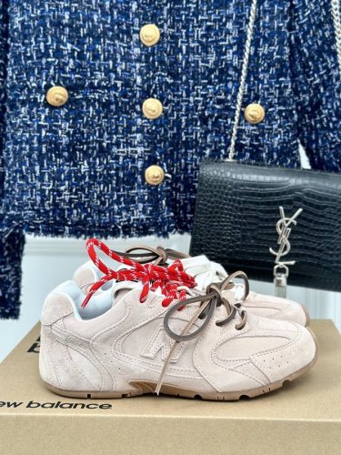 牛反绒 牛皮 男码＋10Miumiu x New Balance NB联名款 复古休闲德训鞋阿甘鞋运动鞋网红博主火爆追捧 时装周走秀场曝光非常留行的美拉德配色平