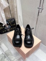 Miumiu 缪缪 2025Ss新款 复古雕花流苏英伦风布洛克乐福鞋小皮鞋孟克鞋休闲单鞋 顶级版本原版购入开发做货 橡胶鞋底确保鞋子轻便灵活，穿着舒适！ 面料：