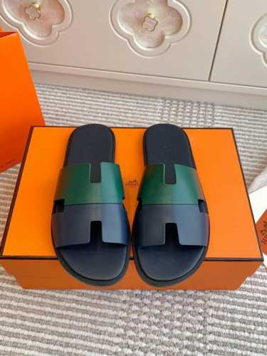 情侣 Hermes 爱马仕H家Izmir系列 经典H 情侣款凉拖鞋 顶级品质 鞋面：进口头层牛皮 手掌纹牛皮 牛皮内里 进口真皮大底 Size：35-45全套包