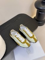 延续品牌独具辨识度的解构主义美学，Maison Margiela 2025春夏系列新款上架！新款Sprinters运动鞋轮廓采用做旧感尼龙与复古处理麂皮制成，灵