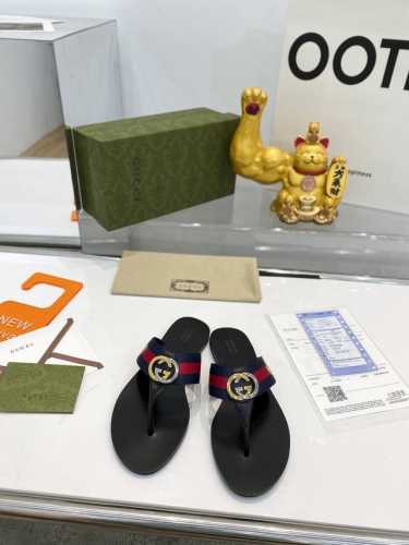 Gucci古奇平底女拖鞋，市场顶级版本，官网同步上脚超美，鞋面采用进口小牛皮进口羊皮内里，古奇专柜原版1:1精心制作、超级好看！上脚非常轻松舒服。专柜原版一比一