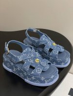 25Ss春夏新款Louis Vuiteeon Lv Maya Flatform 凉鞋防水台厚底凉鞋 本款 Maya Flatform凉鞋选用光滑牛皮革、丹宁牛仔