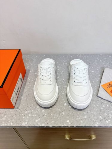 hermes 爱马仕 25Ss春夏新款 H系带 后空一脚蹬 运动鞋 板鞋 工艺极致，同步专柜上新.鞋子的每一个细节都特别用心，相当惹眼，雅致的拼接元素，凸显不俗