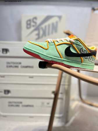 耐克Nike Dunk Low 板鞋Sb系列经典百搭休闲运动板鞋加厚鞋舌的填充，使舒适性大大提升，同时也更方便穿脱中底部分则加入了脚感柔软舒适Zoomair气垫 - 点击图像关闭