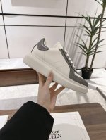 2025全新款麦昆运动鞋 舒适版 专柜在小白鞋原有基础上全面升级了舒适版楦型 以及皮料都是舒适柔软性极佳 p 女款 男款 顶级高端版本Alexander Mcq
