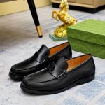 工厂价 Gucci 古奇 里 爆款豆豆鞋顶端品牌奢侈，顶级～质量 ，最新時尚豆豆鞋 ..鞋面選用原版头层牛皮制造. 全头层水染皮内里 。原版个性时尚柔软橡膠耐磨