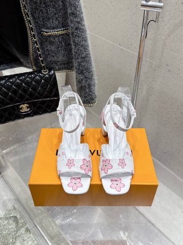 顶级版本 Louis Vuitton Lv Swing 高跟鞋最火最新金属跟玛丽珍后空粗跟凉鞋字母标高跟鱼嘴凉鞋 原版开模V型金属跟！ 鞋面：牛皮 牛漆皮 内里