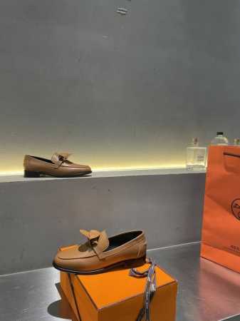 爱马仕 HerméS 乐福五金扣件单鞋 高品 原版工艺 咖色小羊皮 黑里 款式经典 简约 此款主要对比的就是工艺 品质 爱马仕 HerméS 夏天开始不一样的夏 - 点击图像关闭