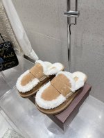 UGG 新款明星同款拼色厚底毛毛拖鞋 半拖 短靴 雪地靴 内里羊毛一体 保暖性能卓越 耐磨橡胶底 鞋子抓地力更好 拥有这一双UGG 让小脚丫在寒冷冬日始终温暖舒