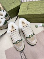 GUCCI 冬季羊毛款，双G毛毛保暖休闲鞋 小脏鞋 饼干鞋 工厂独家首发 鞋面采用原版材料，全羊毛垫脚，超柔软舒适让行走更加便捷舒适！ 独家新款惊世之作 内里进