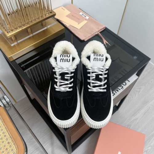 MiuMiu缪缪 2024 miu家2024春夏新品 专柜最新爆款檫色毛毛休闲鞋系列 时尚 简约高级 随意搭配 上脚非常轻便舒适 今年主推款 时尚 简约高级 随