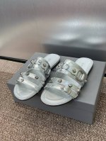 工厂p价p balenciaga 2025专柜春夏新款平底圆头朋克风格金属皮带扣女鞋 巴黎世家字母Logo五金扣鱼嘴露趾凉拖鞋 材质:鞋面定制进口小牛皮+混种羊