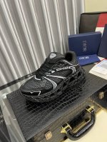 出厂价Pp： Dior 迪奥 -高端品质 原单休闲运动鞋 -鞋面：丝绸小牛皮.高周波品牌图腾、品牌网布布匹、鞋舌塑胶品牌Logo、后跟高周波品牌Logo -内里