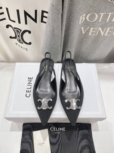 高版本出厂 Celine 赛琳25Ss 早春最美黑银尖头平底鞋小凉鞋～ 思琳标志性的五金扣高级优雅 上脚显瘦得来超有气质～百搭日常着用都是一绝的单品！小平跟轻松