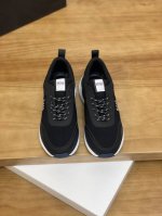 售 价: P 商品商标： Bos * Boss* 低帮运动鞋 正码码数: 38-44 可订做45 商品材料：鞋面进口牛皮拼接原版飞织，透气内里，原版大底。 编
