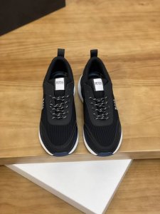 售 价: P 商品商标： Bos * Boss* 低帮运动鞋 正码码数: 38-44 可订做45 商品材料：鞋面进口牛皮拼接原版飞织，透气内里，原版大底。 编