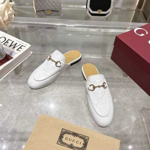 1803-1* 白￥ P330 35-41 作为Gucci设计传承的杰出代表，Jordaan系列饰马衔扣乐福鞋生动彰显经典优雅格调。这款鞋履采用品牌标志性字母交