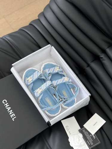 新版面！高版本！Chanel 新色魔术贴凉鞋版面！ 所有的颜色我家都有 鞋面进口面料，垫脚内里羊皮，原版大底。 均配专柜顶级包装！ Size:35-40