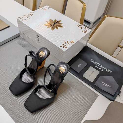 SAINT LAURENT ” SYL圣罗兰 顶级版本25SS众明星网红追捧的坡跟斜高跟，方头绑带小鱼嘴凉鞋。SYL 2025官方VIP 贵宾版金花磁铁盒 认清