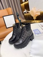 出厂价pp： 女装女鞋 运动原单 鞋口电绣鞋面油边 新版古琦Gucci 热卖中.. 特显复古英伦风，正面Logo布标装饰。 跟高：6Cm 面料：进口牛皮、开边珠
