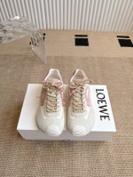 Loewe 罗意威新Balletrunner 芭蕾运动鞋 经典一眼就爱上的！拼接的极简风格真的做到极致！实在太百搭，随便穿搭就可以很高级，很轻便，逛街暴走无压力