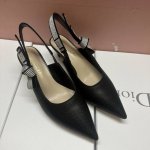 j'adior 迪奥 Dior 专柜最新明星款同织带高跟鞋；运用独特的二三十万针以上的刺以绣及单一完整无缝料布工艺，点缀标性志的电绣“J'adior”饰带起看来