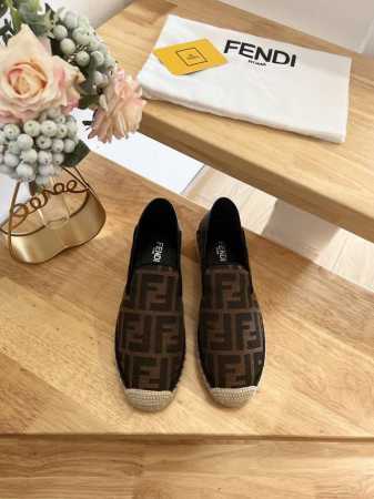 女款p： 男款p： 芬迪 FENDI 23ss早秋时尚字母款新渔夫鞋 -FF字母印花帆布 -休闲风格 -圆头 -橡胶大底 -35-45码 - 点击图像关闭