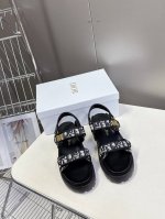 Dior迪奥春夏最新款魔术贴凉鞋、超多明星网红种草、经典的版型设计上迪奥Logo五金点缀、超好看超百搭、上脚非常柔软鞋面进口电绣，内里羊皮里、正品开模Tpu大底