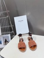 celine 思琳春夏最新款复古凯旋门时髦凉鞋夏天搭配袜子 简直绝绝子了复古的点上带上了满分时髦感颜值 绝原版购入开发 依旧最高输出还原原版定制复古感胎牛皮、内