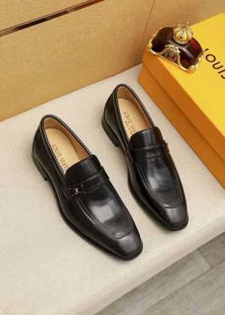 商品商标：LOUIS VUITTON 路易威登 休闲皮鞋 正码码数: 38-44 45.46订制 商品材料：精选 进口头层开边珠牛皮鞋面+奢华五金扣，进口头层牛 - 点击图像关闭