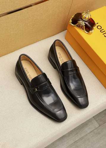 商品商标：LOUIS VUITTON 路易威登 休闲皮鞋 正码码数: 38-44 45.46订制 商品材料：精选 进口头层开边珠牛皮鞋面+奢华五金扣，进口头层牛