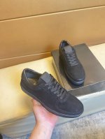 原单品质独家首发 蒙口～独特现代风运动鞋。休闲乐福原版皮 羊里 拒绝脱色磨脚 鞋底：原厂特供原版底，超酷 系带走路都带风风格设计 超舒服耐磨防滑原版底 就好像实